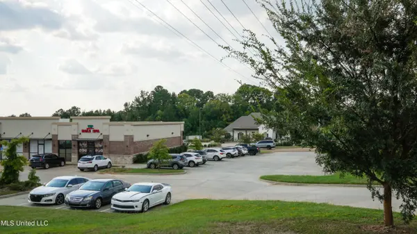 5076 Lakeland Drive, Flowood, MS 39232