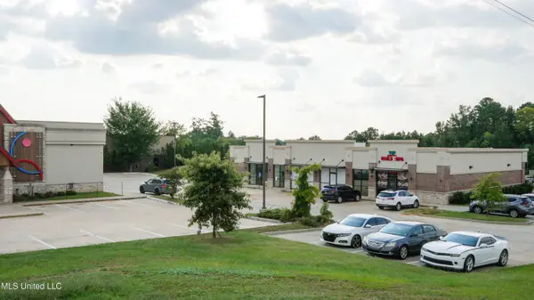 5076 Lakeland Drive, Flowood, MS 39232