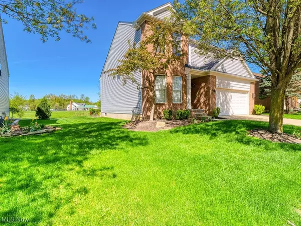 8828 Belton DR, North Ridgeville, OH 44039