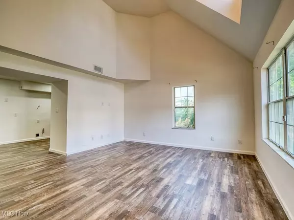 1151 Atwood DR #29-8, Cleveland, OH 44108