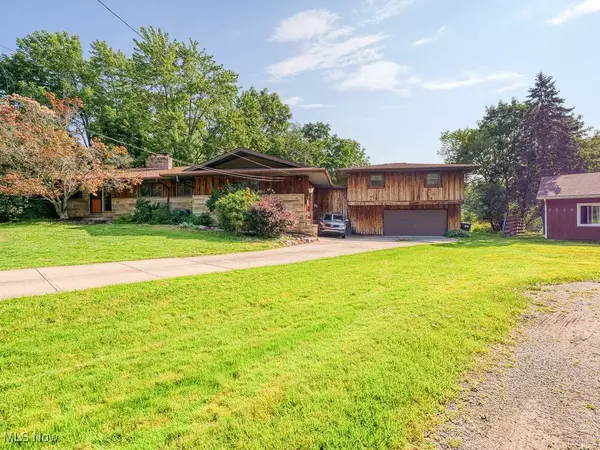 7509 N Linden LN, Parma, OH 44130