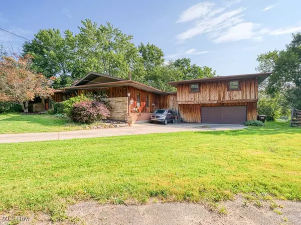 7509 N Linden LN, Parma, OH 44130