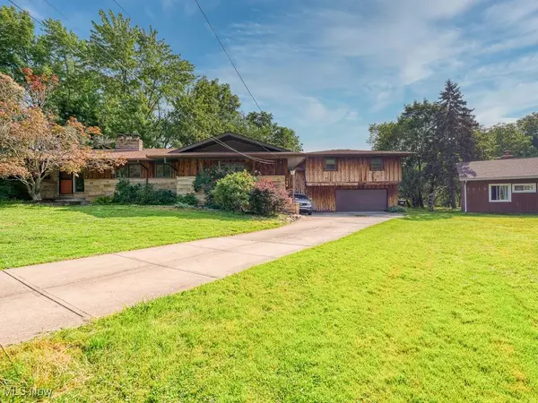 7509 N Linden LN, Parma, OH 44130