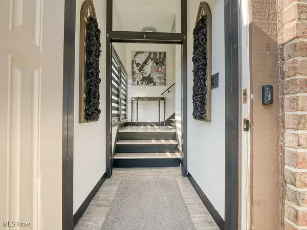 10850 Pearl RD #E-4, Strongsville, OH 44136