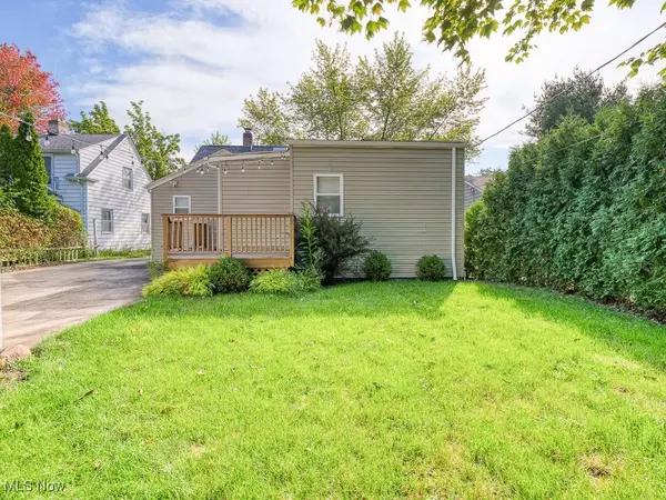 570 Juneway DR, Bay Village, OH 44140