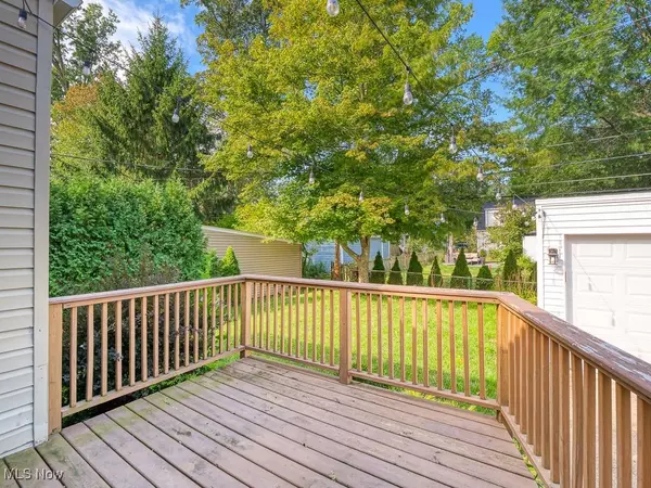 570 Juneway DR, Bay Village, OH 44140