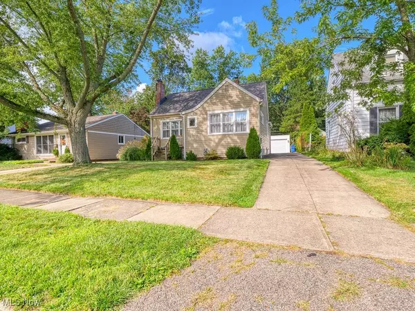 570 Juneway DR, Bay Village, OH 44140