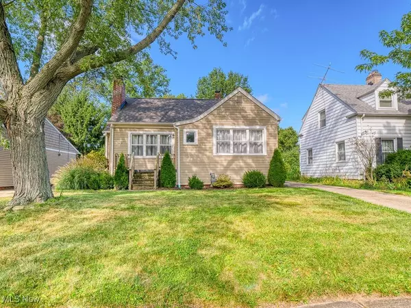 570 Juneway DR, Bay Village, OH 44140