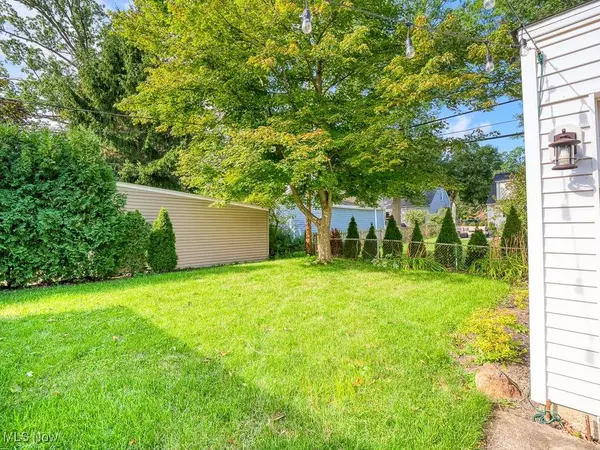 570 Juneway DR, Bay Village, OH 44140