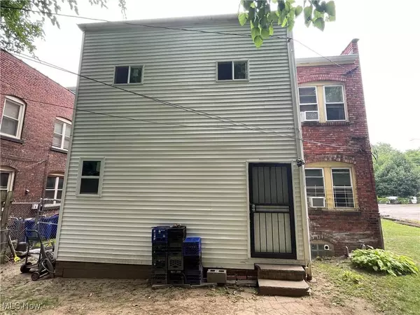 656 E 106th ST, Cleveland, OH 44108