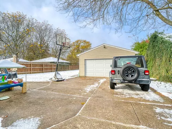 6794 York RD, Parma Heights, OH 44130