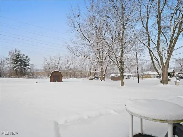 4250 Dawncliff DR, Brooklyn, OH 44144