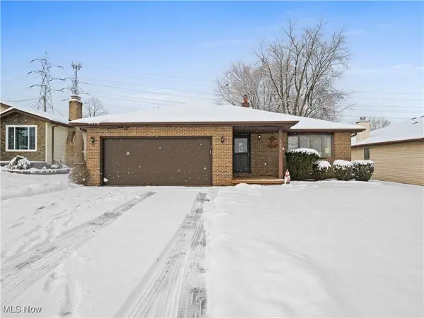 4250 Dawncliff DR, Brooklyn, OH 44144