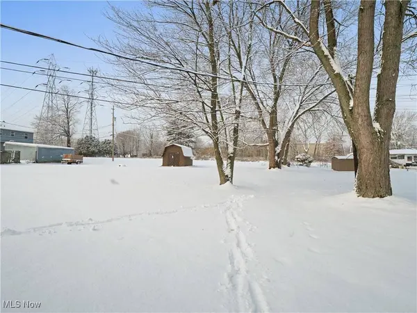 4250 Dawncliff DR, Brooklyn, OH 44144