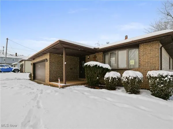 4250 Dawncliff DR, Brooklyn, OH 44144