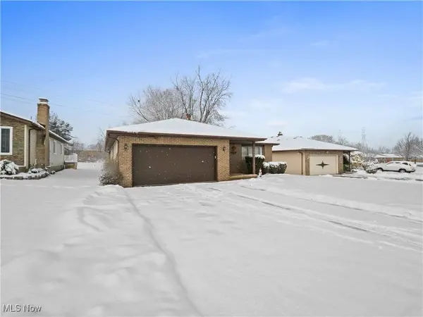 4250 Dawncliff DR, Brooklyn, OH 44144