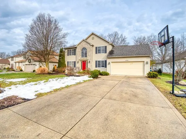 28580 Glen Hollow LN, Olmsted Twp, OH 44138