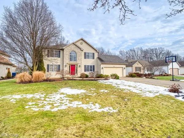 28580 Glen Hollow LN, Olmsted Twp, OH 44138