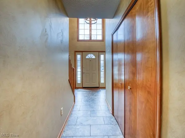 28580 Glen Hollow LN, Olmsted Twp, OH 44138