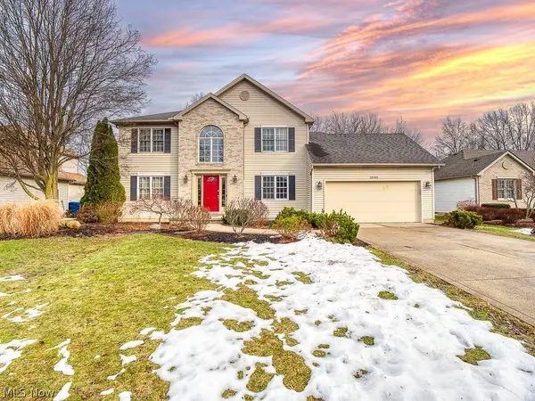 28580 Glen Hollow LN, Olmsted Twp, OH 44138