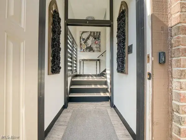 10850 Pearl RD #E-4, Strongsville, OH 44136