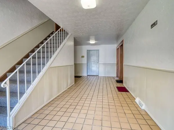 24665 Clareshire DR #101, North Olmsted, OH 44070