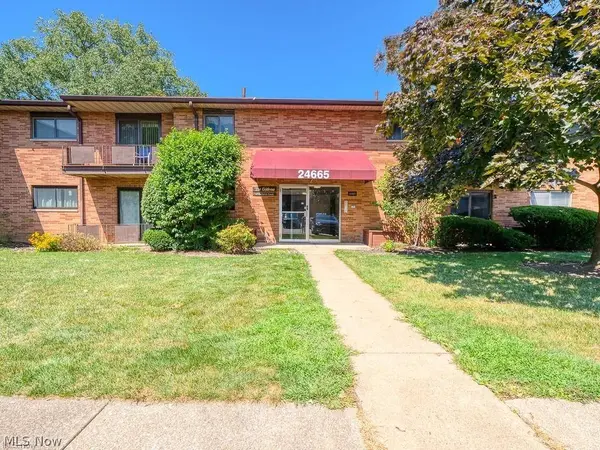 24665 Clareshire DR #101, North Olmsted, OH 44070
