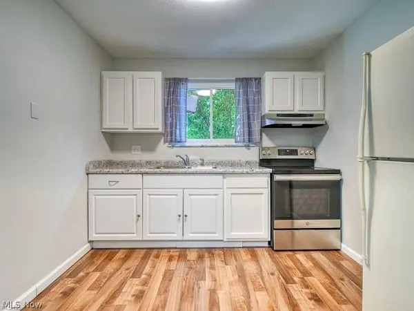 24665 Clareshire DR #101, North Olmsted, OH 44070
