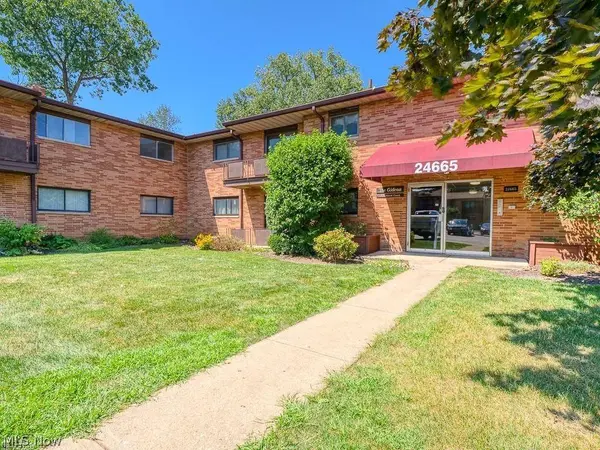 24665 Clareshire DR #101, North Olmsted, OH 44070