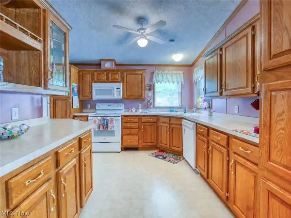 78 Periwinkle DR, Olmsted Twp, OH 44138