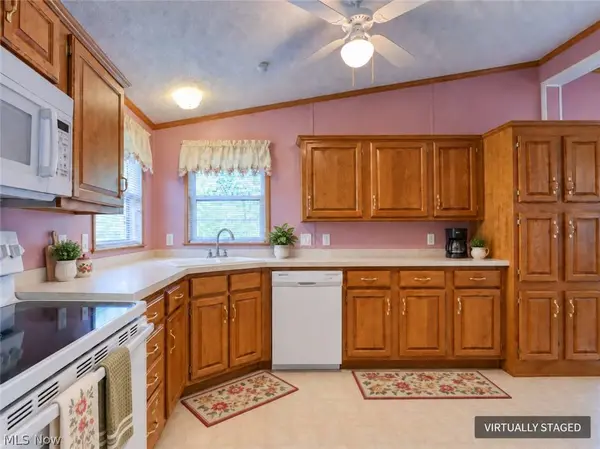 78 Periwinkle DR, Olmsted Twp, OH 44138