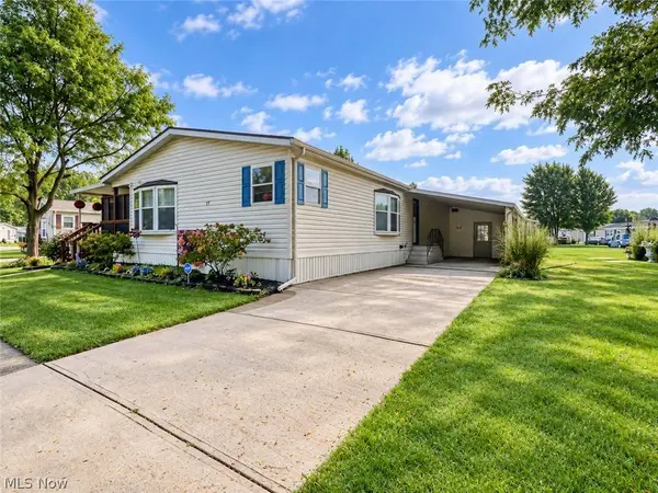 78 Periwinkle DR, Olmsted Twp, OH 44138