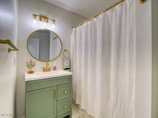 200 Parklane DR, Lagrange, OH 44050