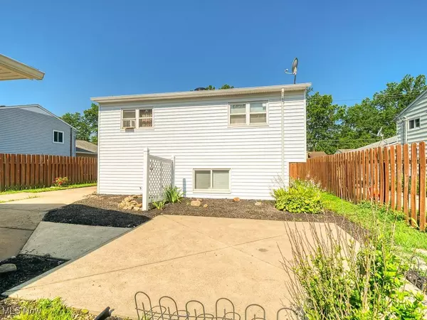 5965 Rosebelle AVE, North Ridgeville, OH 44039