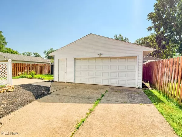 5965 Rosebelle AVE, North Ridgeville, OH 44039