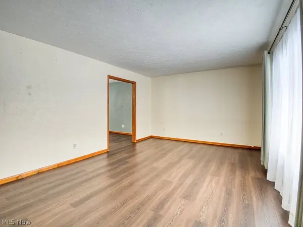 32625 Surrey LN, Avon Lake, OH 44012