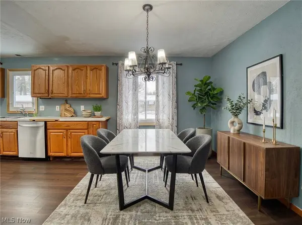 32625 Surrey LN, Avon Lake, OH 44012