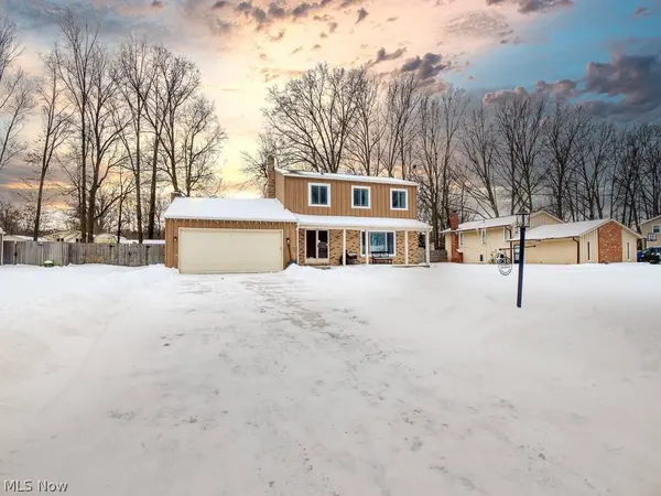 32625 Surrey LN, Avon Lake, OH 44012
