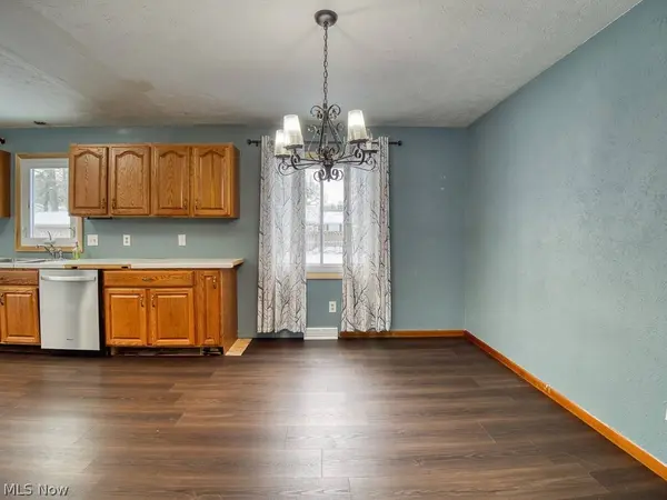 32625 Surrey LN, Avon Lake, OH 44012