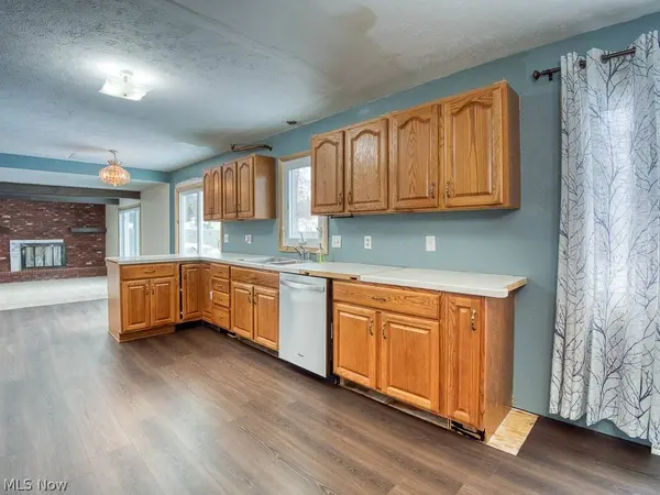 32625 Surrey LN, Avon Lake, OH 44012