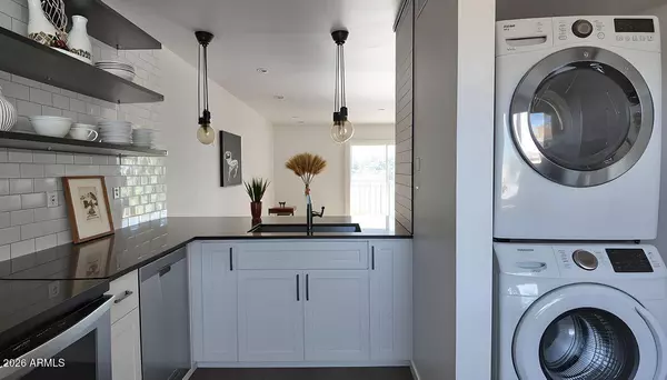 4233 N LONGVIEW Avenue #205, Phoenix, AZ 85014