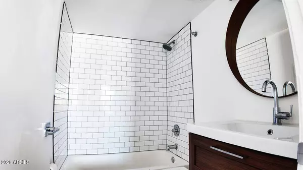 4233 N LONGVIEW Avenue #205, Phoenix, AZ 85014