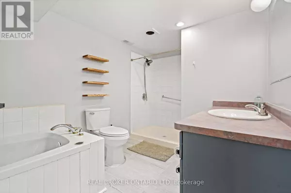 13 Thornton ST #2, Welland (dain City), ON L3B3A2