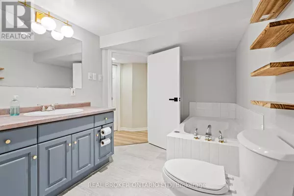 13 Thornton ST #2, Welland (dain City), ON L3B3A2