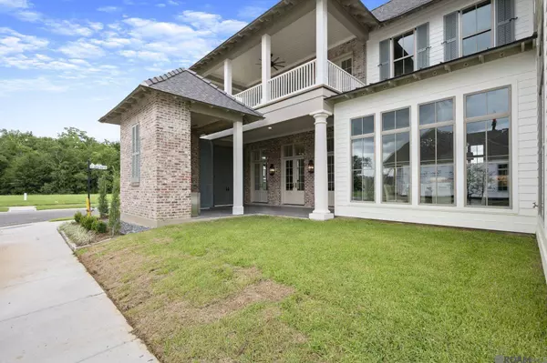 8638 Greenbrier Cove Rd, Baton Rouge, LA 70817