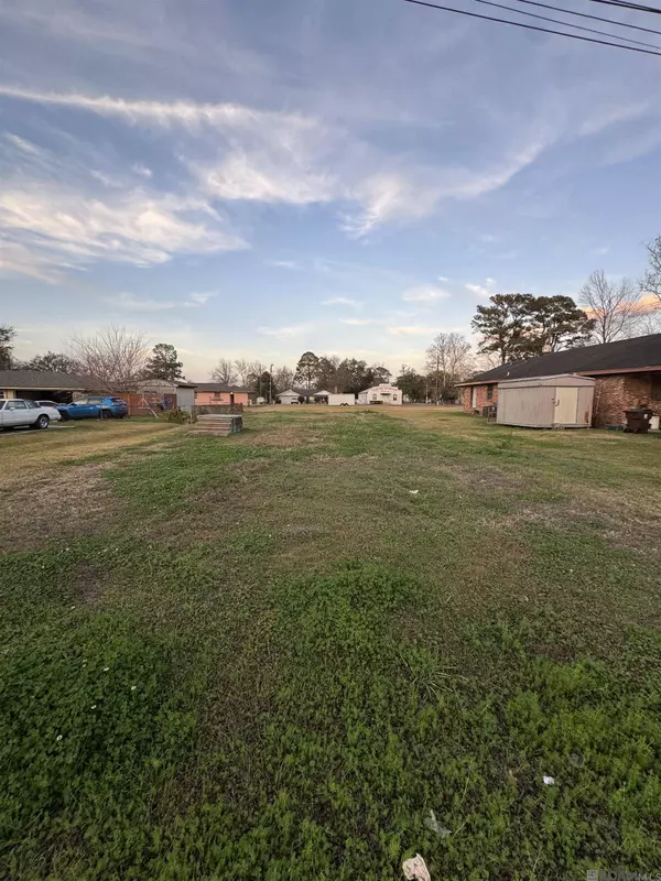 306 W 9th St, Donaldsonville, LA 70346