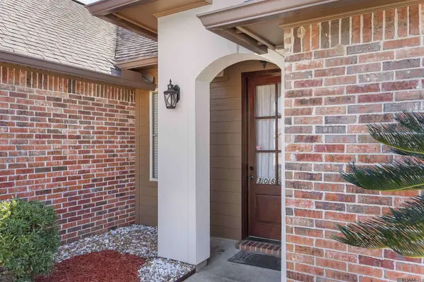 308 Hill Ridge Dr, Youngsville, LA 70592
