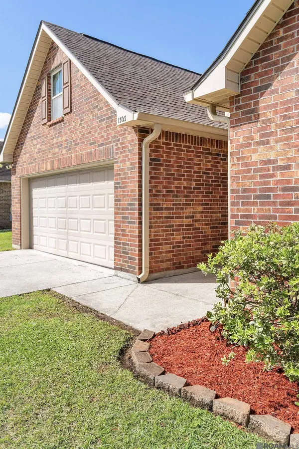 1303 S Sanctuary Ave, Gonzales, LA 70737