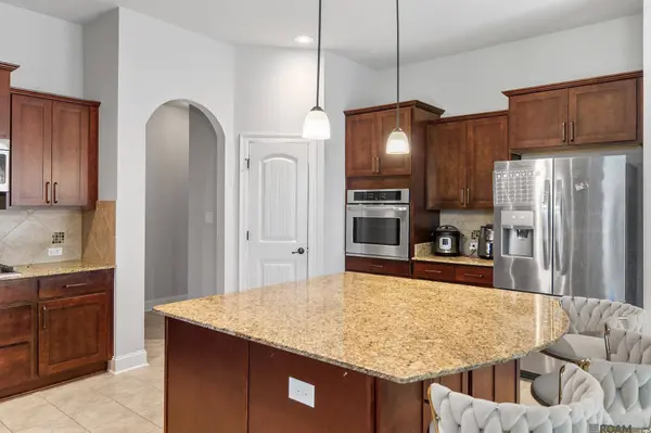 18032 River Landing Dr, Prairieville, LA 70769