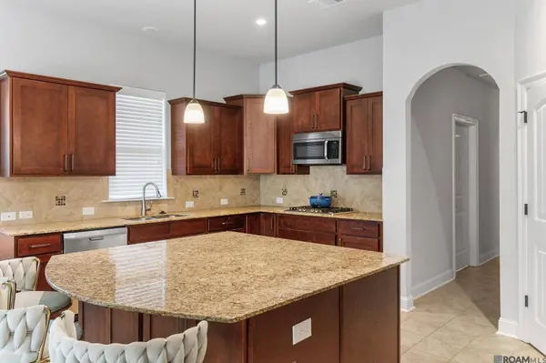 18032 River Landing Dr, Prairieville, LA 70769
